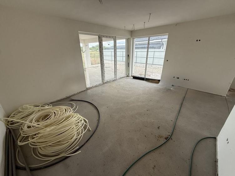 Casă cu 4 camere decomandat în Central