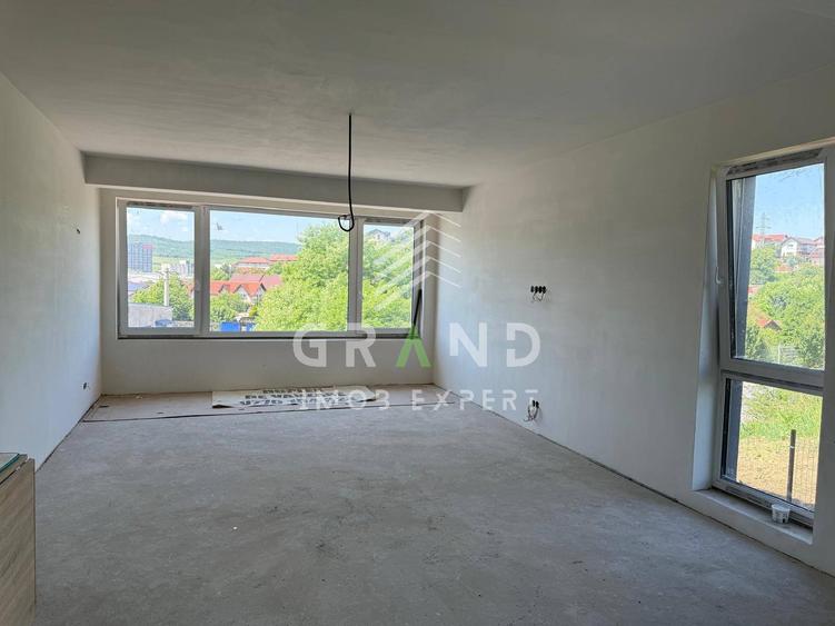 Duplex cu 4 camere cu Canalizare în Dâmbul Rotund