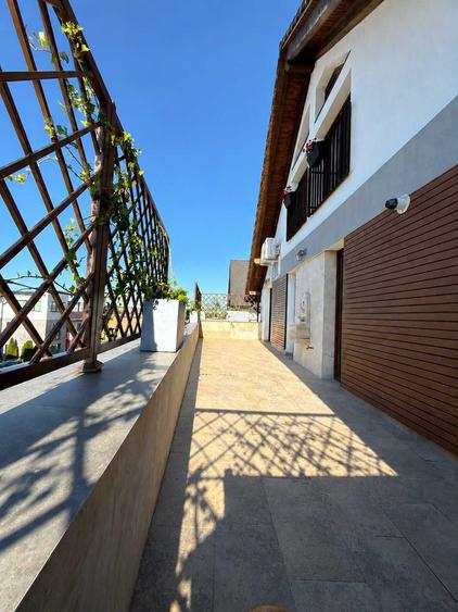 Apartament cu 4 camere decomandat în Central