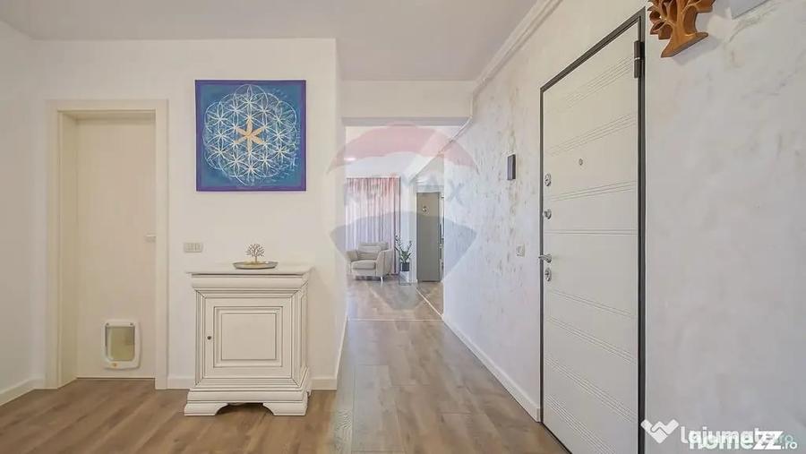 Apartament cu 5 camere decomandat în Noua