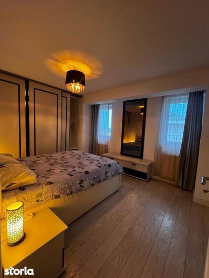 Casă cu 5 camere cu Teren 500 Mp în Săbăreni