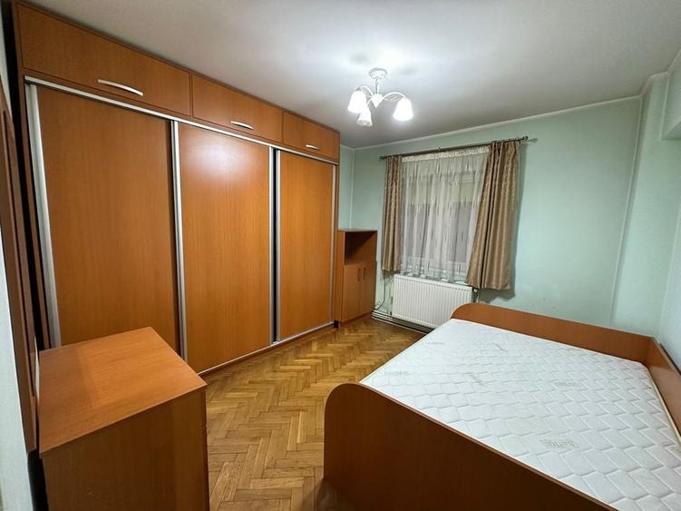 Apartament cu 3 camere în Lotrioara