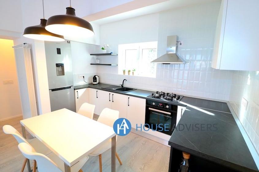 Apartament cu 3 camere, mobilat în Romană