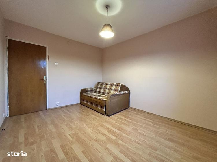 Apartament cu 3 camere decomandat, mobilat în Titan