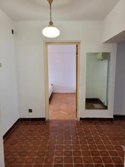 Apartament cu 4 camere decomandat, mobilat în P-ța Dorobanți