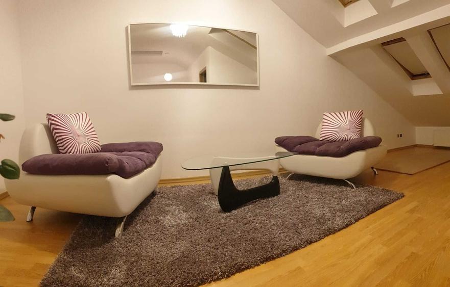 Apartament cu 3 camere decomandat în Exterior Vest