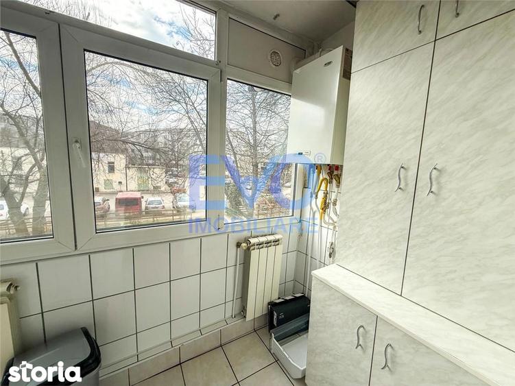 Apartament cu 3 camere decomandat în Nicolina