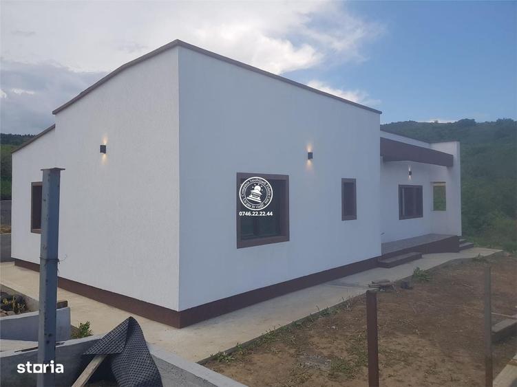 Casă cu 4 camere în Tomești