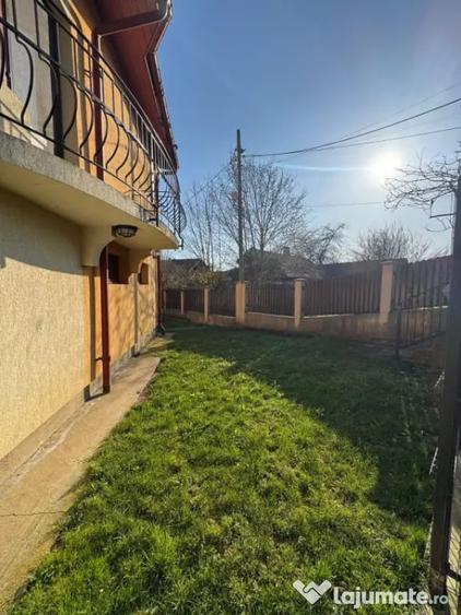 Casă cu 8 camere cu Teren 380 Mp în Griviței