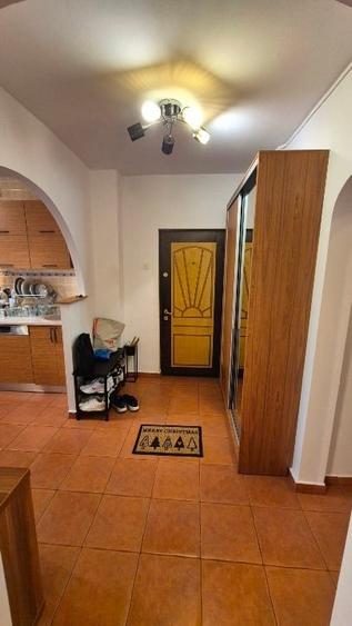 Apartament cu 3 camere decomandat, mobilat în Gorjului