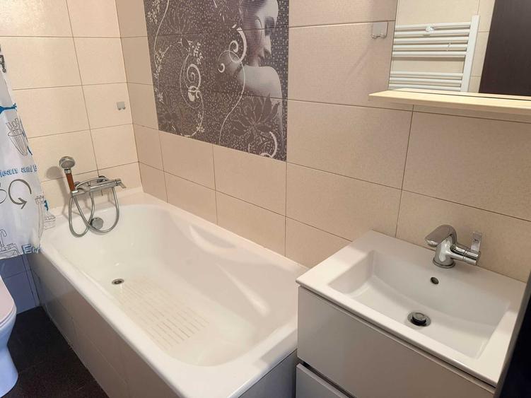 Apartament cu 3 camere decomandat în Fundeni
