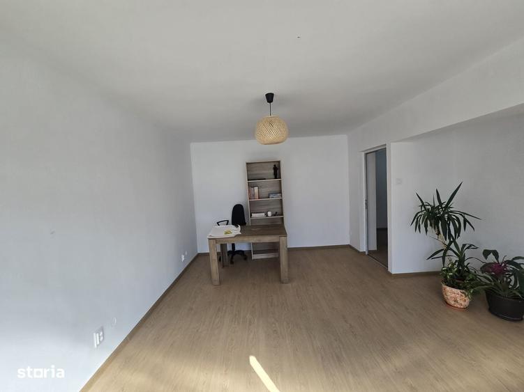 Spațiu comercial, de 67 mp, în Central