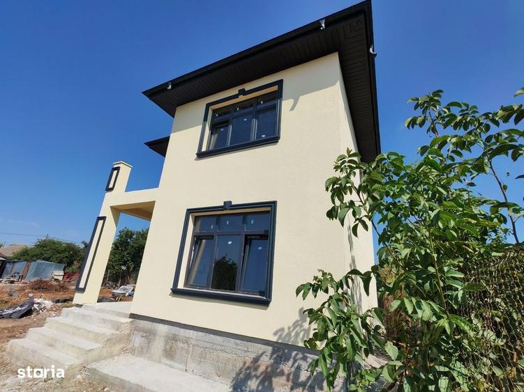 Casă cu 4 camere în Lumina