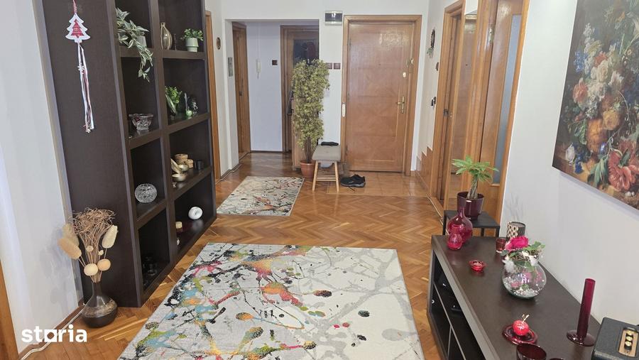 Vand apartament cu 3 camere Deva, etaj 1, din anul 2000, 157 mp, BOXA - 13