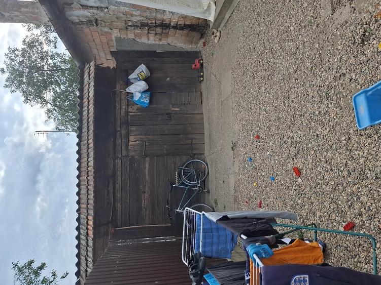 Casă cu Teren 1000 Mp în Țipar