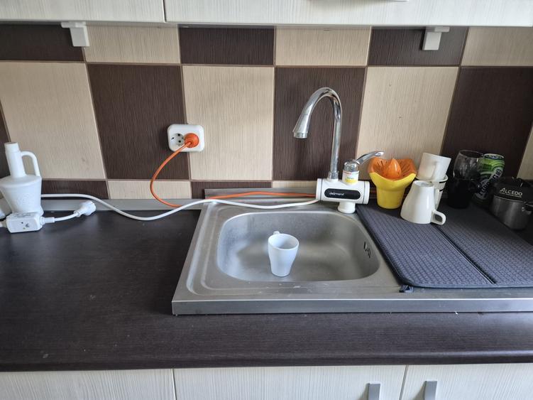 Apartament cu 3 camere semidecomandat în Vidra