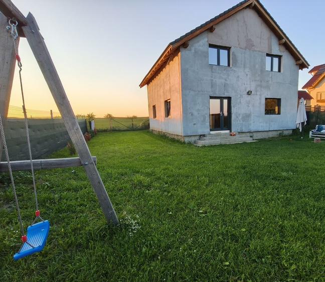 Casă cu 4 camere în Sânpetru