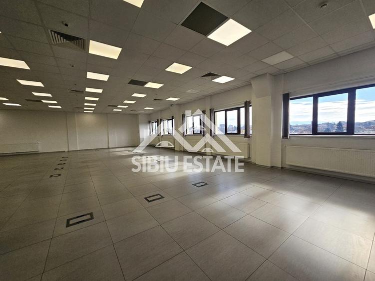 Birou, de 580 mp, în Central