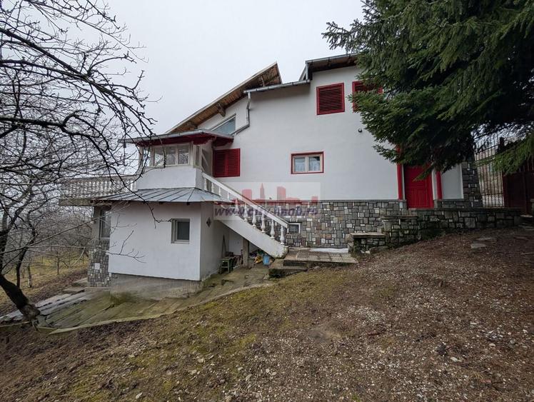 Casă individuală cu 5 camere cu Canalizare în Exterior Vest