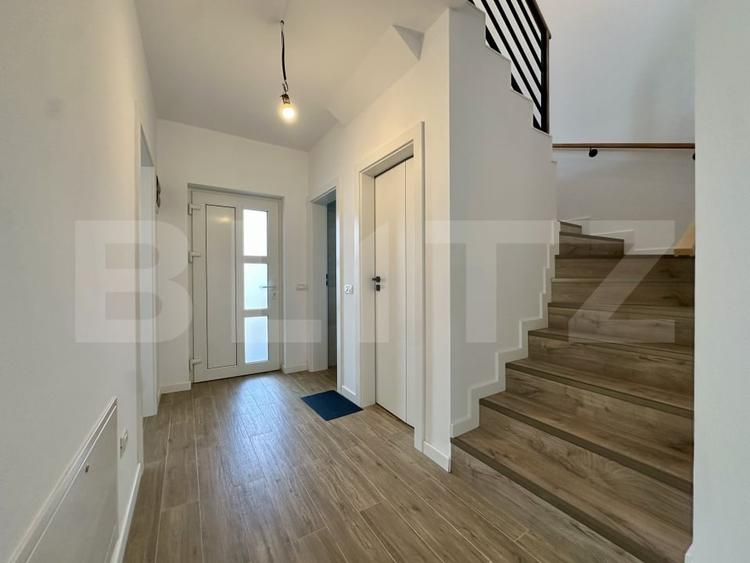 Duplex cu 5 camere cu Canalizare în Florești