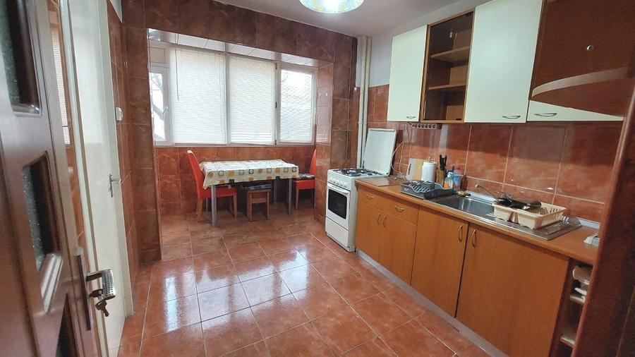 Apartament cu 3 camere semidecomandat, mobilat în Iancului