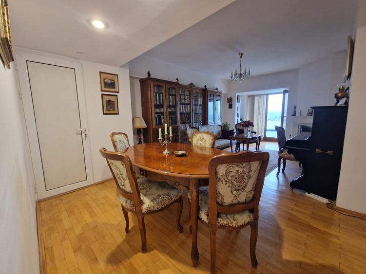 Apartament cu 4 camere decomandat, mobilat în Centru Civic