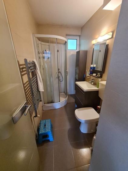 Apartament cu 3 camere decomandat, mobilat în Tudor