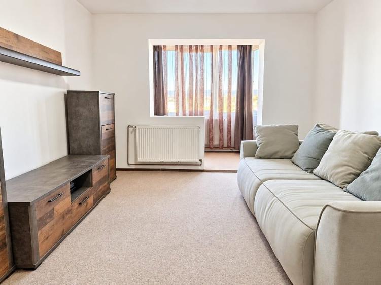 Apartament cu 3 camere decomandat, mobilat în Central
