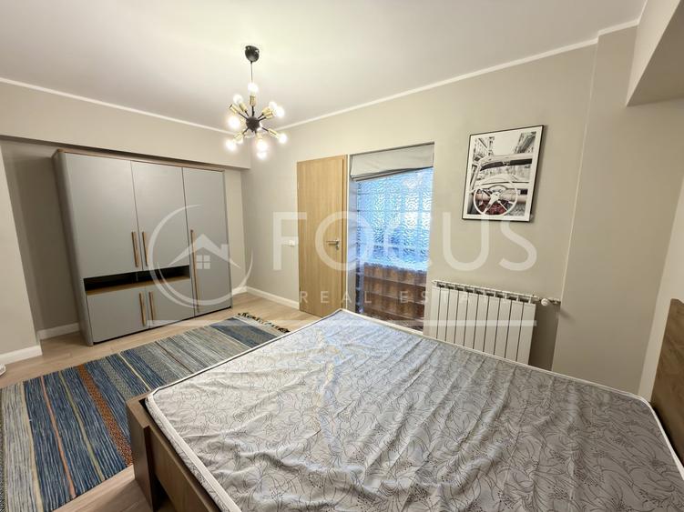 Apartament cu 4 camere semidecomandat, mobilat în P-ța Victoriei
