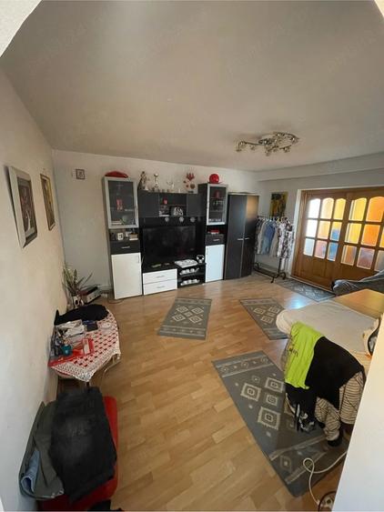 Apartament cu 3 camere decomandat, mobilat în Central