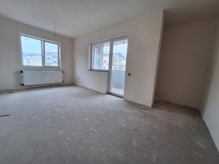 Apartament cu 3 camere semidecomandat în Florești