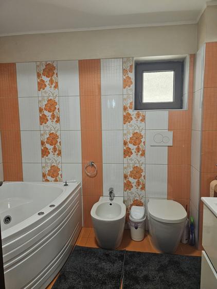 Apartament cu 3 camere, mobilat în Tomis Nord