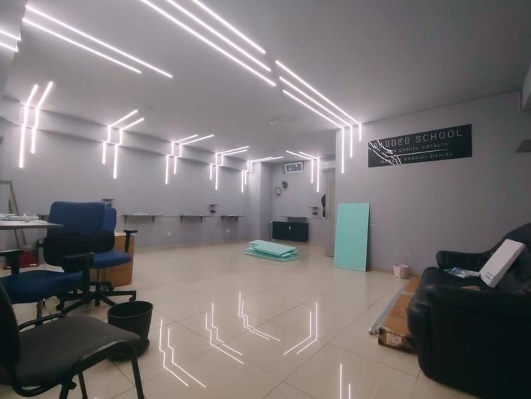 Birou, de 49.869998931885 mp, în Delfinariu