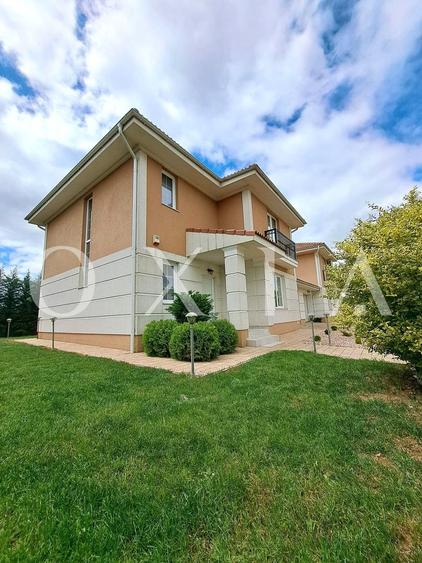 Duplex cu 5 camere cu Canalizare în Dumbrăvița