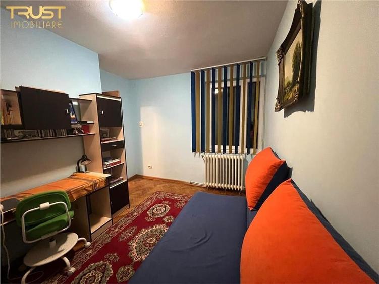 Apartament cu 3 camere decomandat, mobilat în Ultracentral