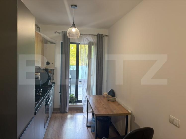 Apartament cu 3 camere semidecomandat, mobilat în Zorilor