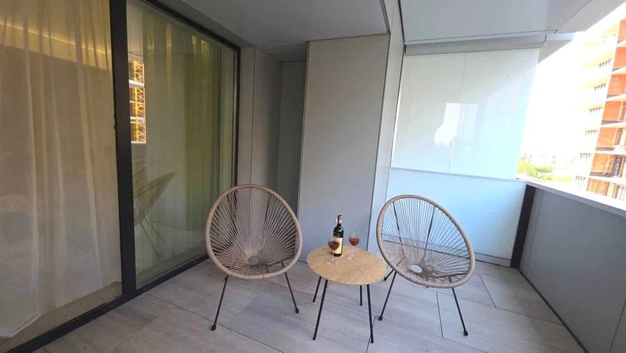 Apartament cu 3 camere semidecomandat, mobilat în Pipera