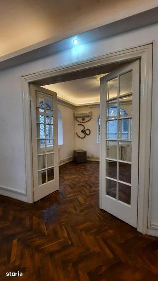 Apartament cu 3 camere semidecomandat în Eminescu