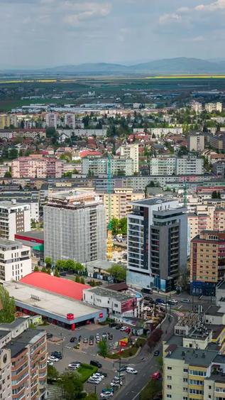 Penthouse cu 3 camere decomandat, mobilat în Răcădău