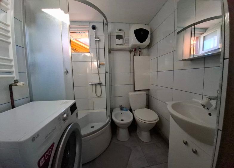 Casă individuală cu 3 camere cu Canalizare în Jugureni
