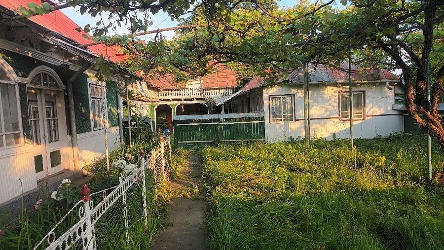 Casă cu 3 camere cu Teren 2700 Mp în Slobozia (Bara)