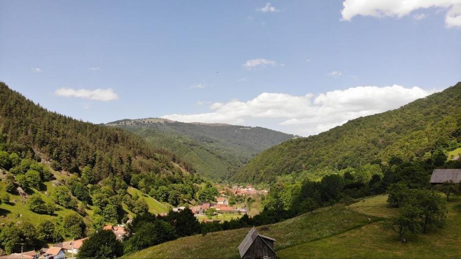 Casă cu 4 camere în Râu Sadului