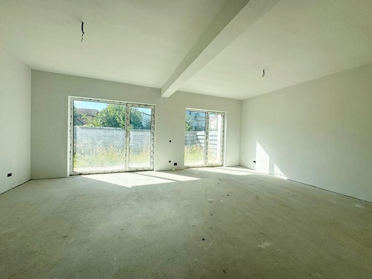 Duplex cu 4 camere cu Canalizare în Florești