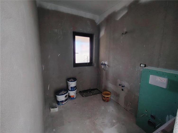 Duplex cu 3 camere cu Canalizare în Albina