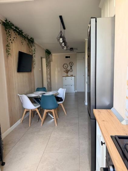 Apartament cu 4 camere semidecomandat în Teiul Doamnei