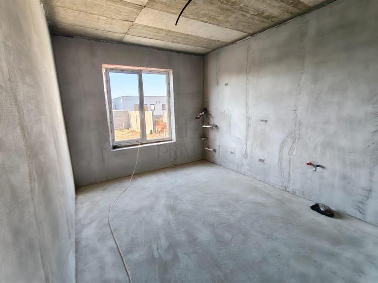 Duplex cu 3 camere cu Canalizare în Urseni