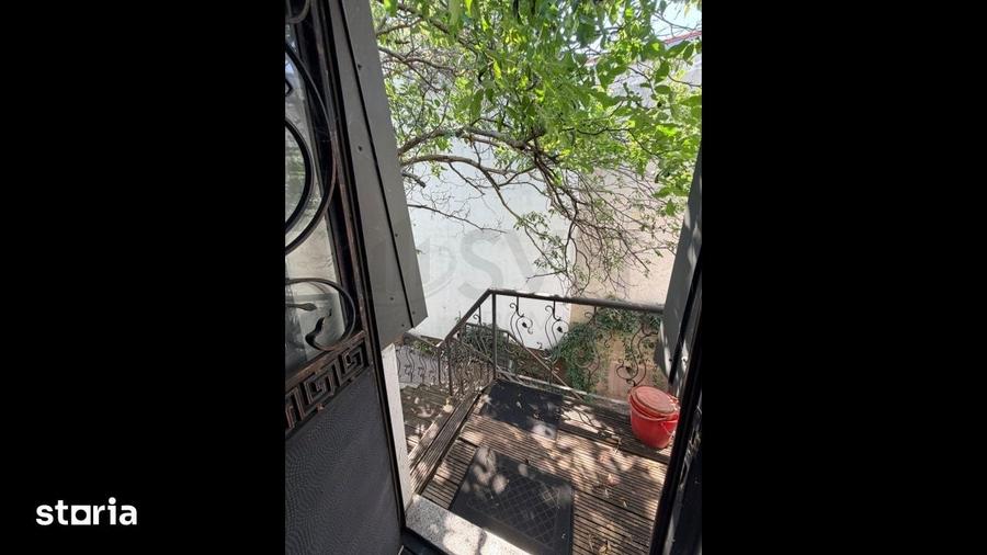 Casă cu 10 camere cu Teren 335 Mp în Victoriei