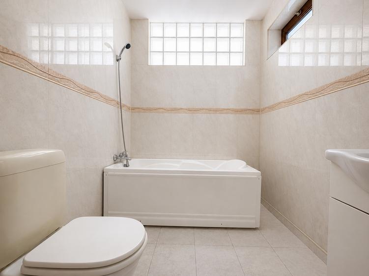 Apartament cu 3 camere decomandat, mobilat în Faleza Nord