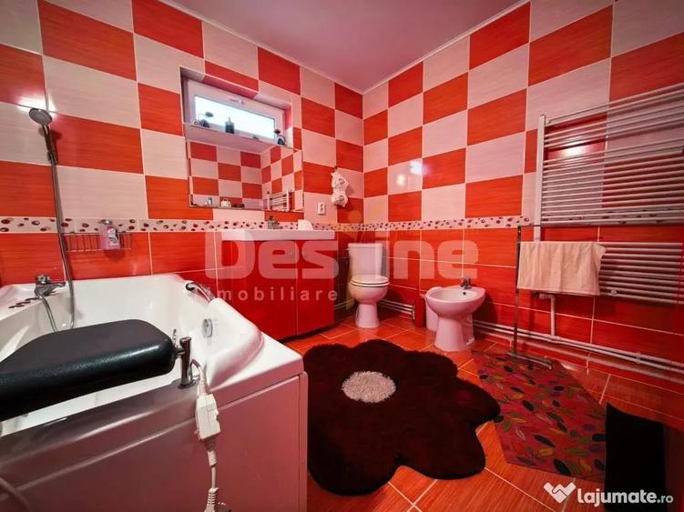 Casă cu 5 camere cu Teren 7200 Mp în Bălteni