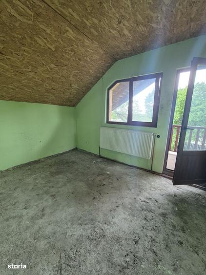 Casă cu 3 camere decomandat în Stoenești